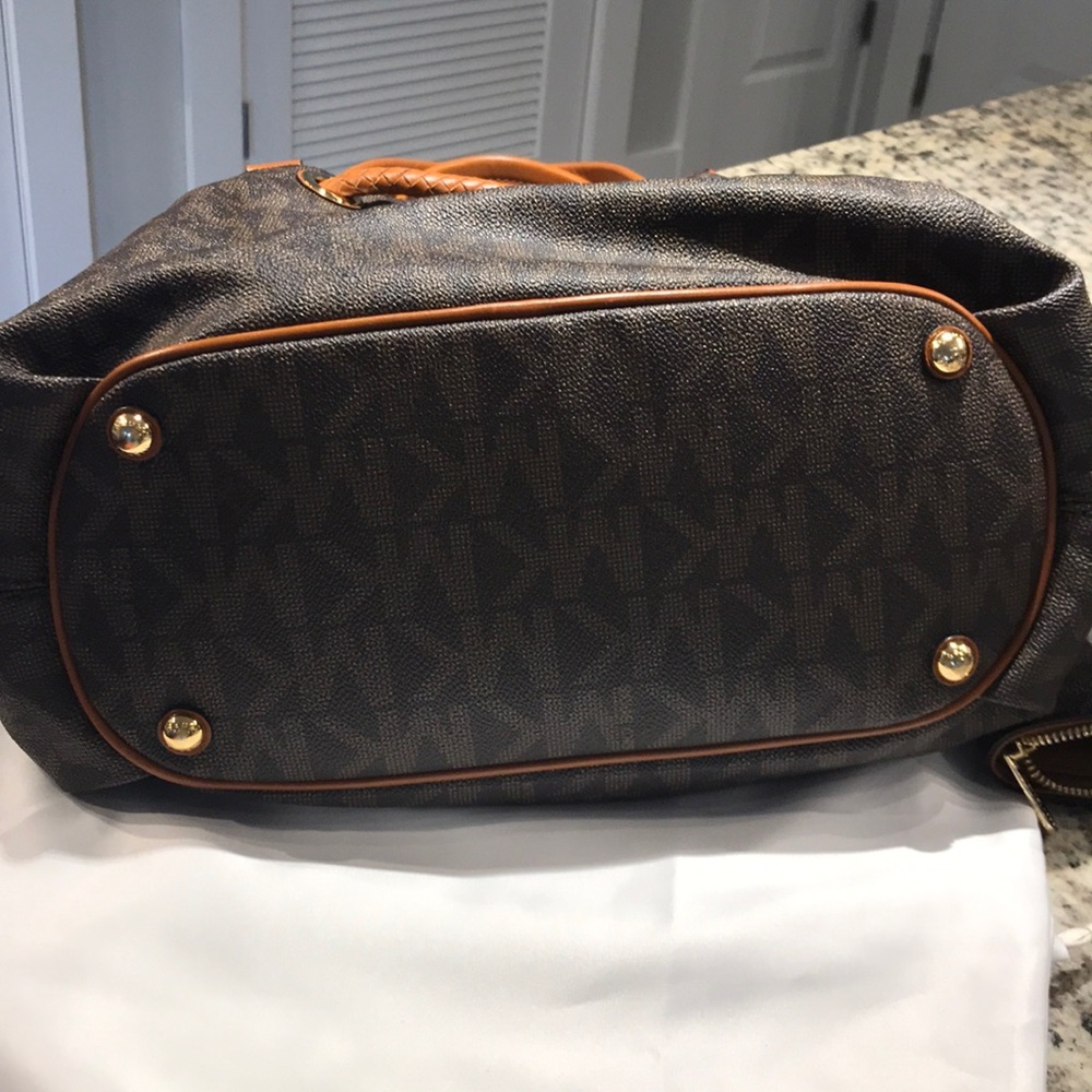 Michael Kors Brown & Tan Logo Drawstring Shoulder Bag with Matching Wallet - Picture 6 of 8